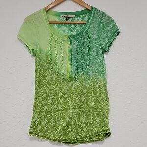 Green Gradient Short Sleeve Tee with Buttoned Neckline